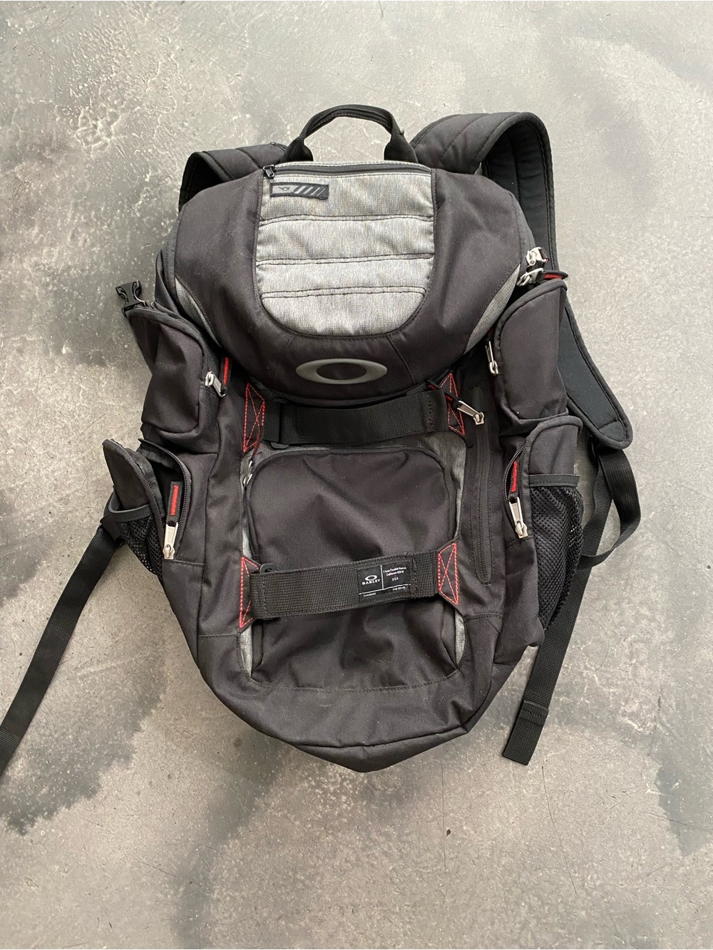 Oakley Enduro 30L 2.0 in Blackout Backpack 30L